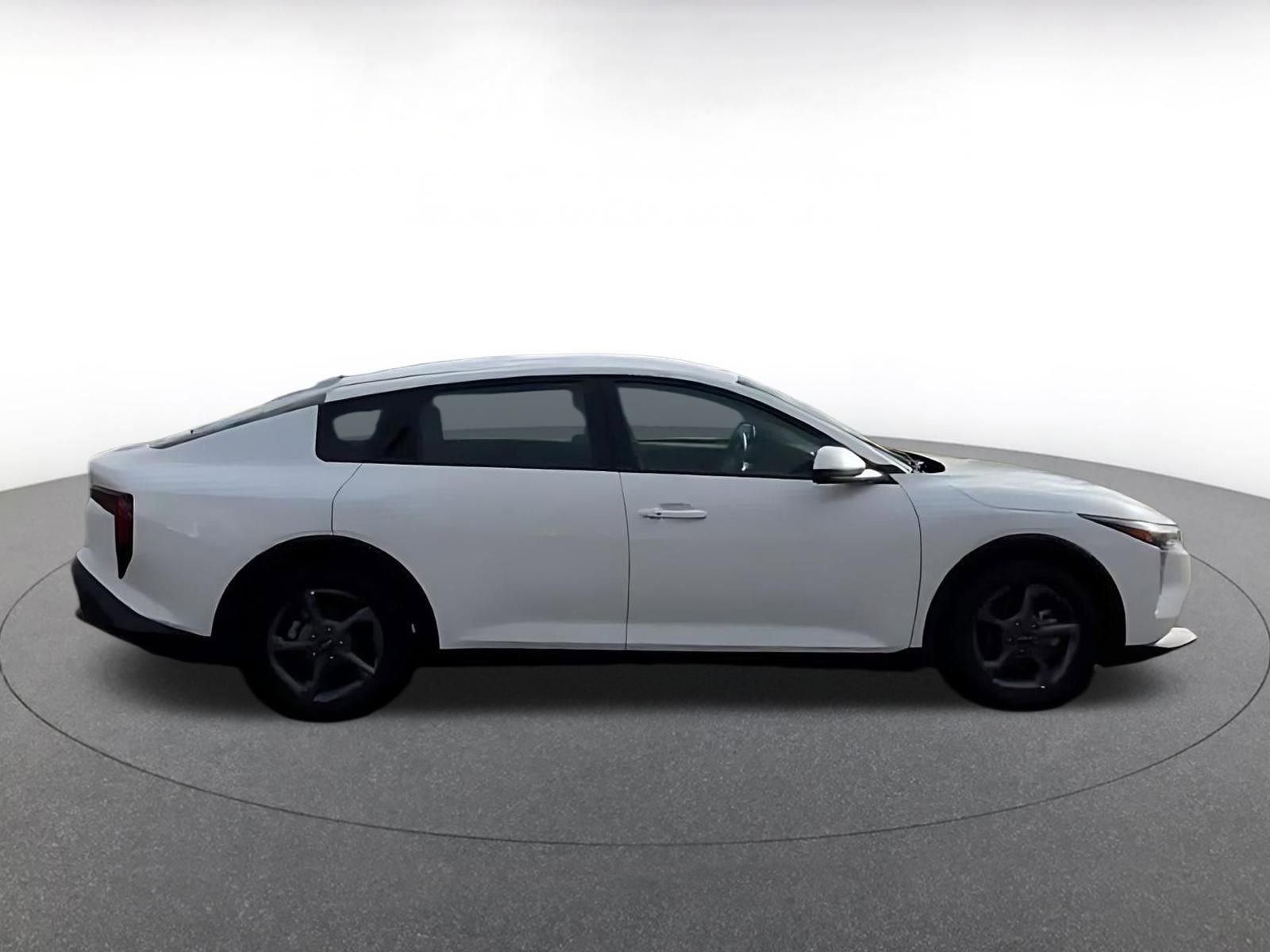 Used 2025 Kia K4 LXS image 15