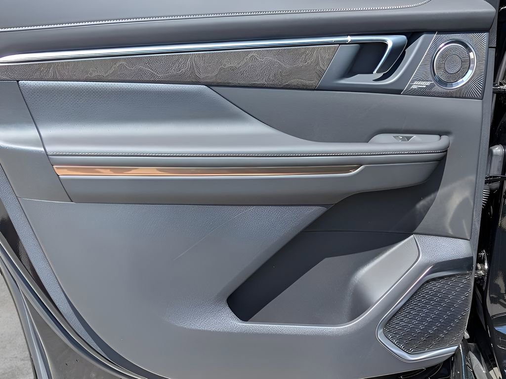 New 2026 Buick Enclave Avenir w/ Super Cruise Package image 12