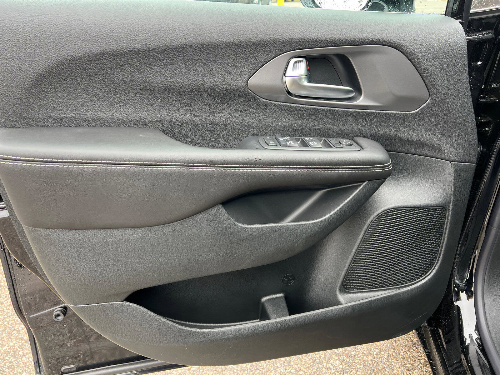 New 2026 Chrysler Voyager LX image 12