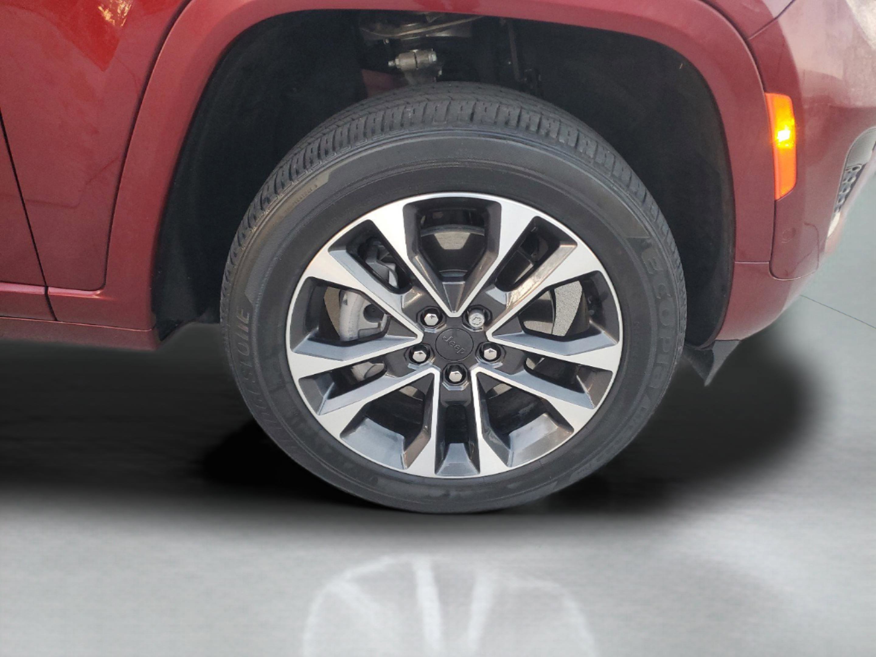 Used 2024 Jeep Grand Cherokee Overland w/ Advanced Protech Group III image 35