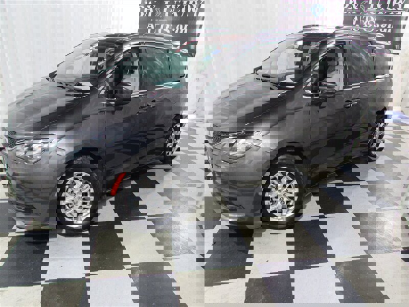 Used 2021 Chrysler Voyager Lxi image 10