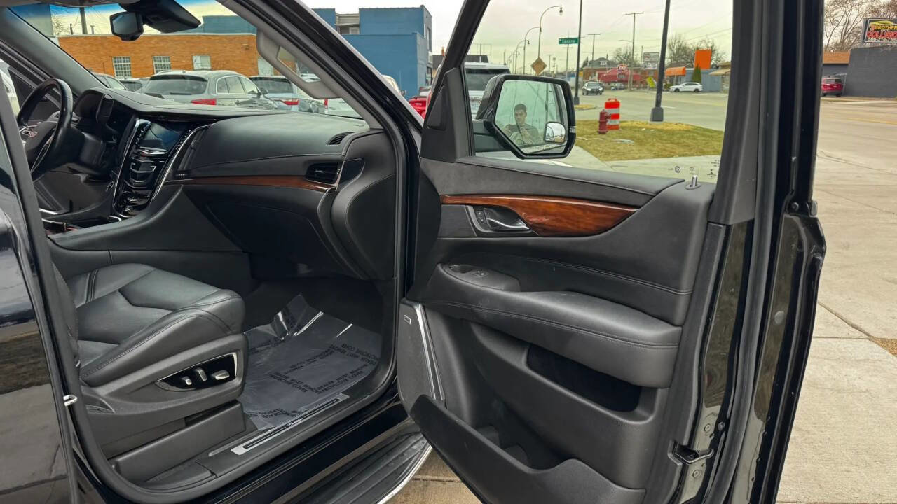 Used 2016 Cadillac Escalade Luxury image 6