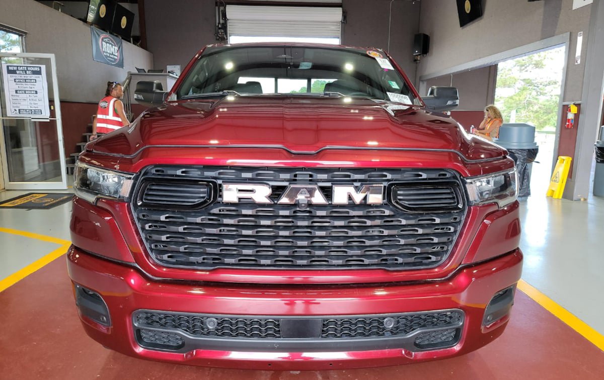 Used 2025 RAM 1500 Big Horn AWD/4WD image 2