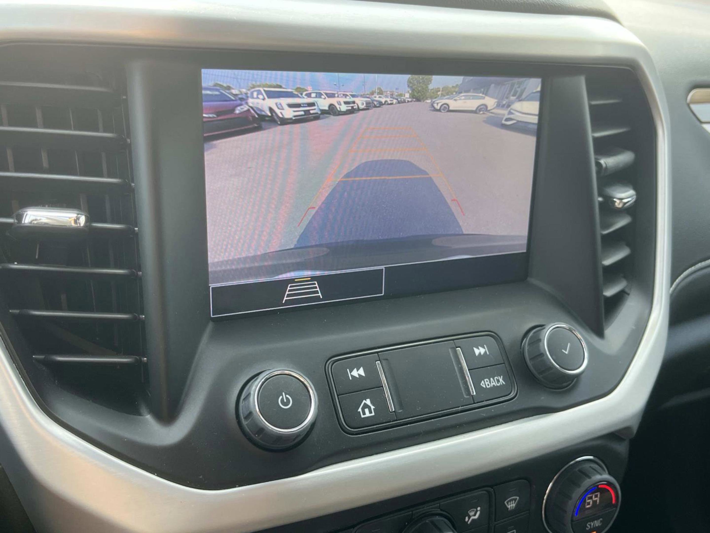 Used 2023 GMC Acadia SLE image 36