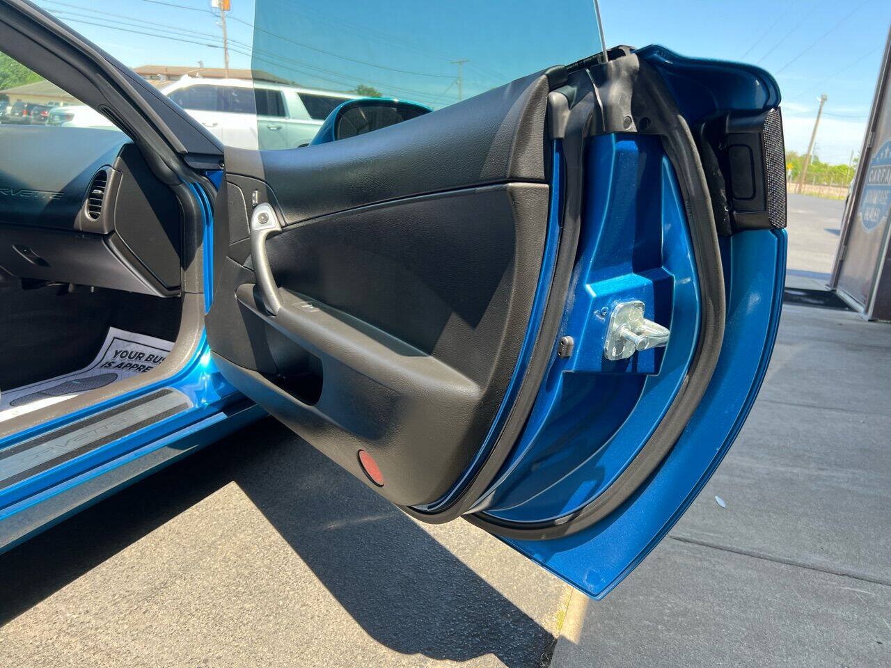 Used 2010 Chevrolet Corvette Coupe w/ 1LT RWD image 32