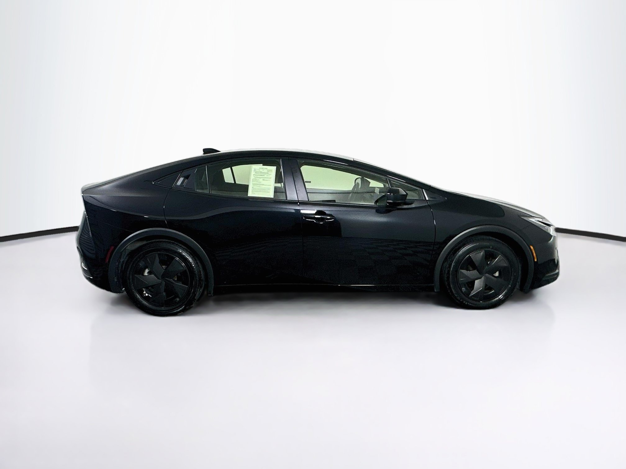 Used 2025 Toyota Prius LE FWD image 10