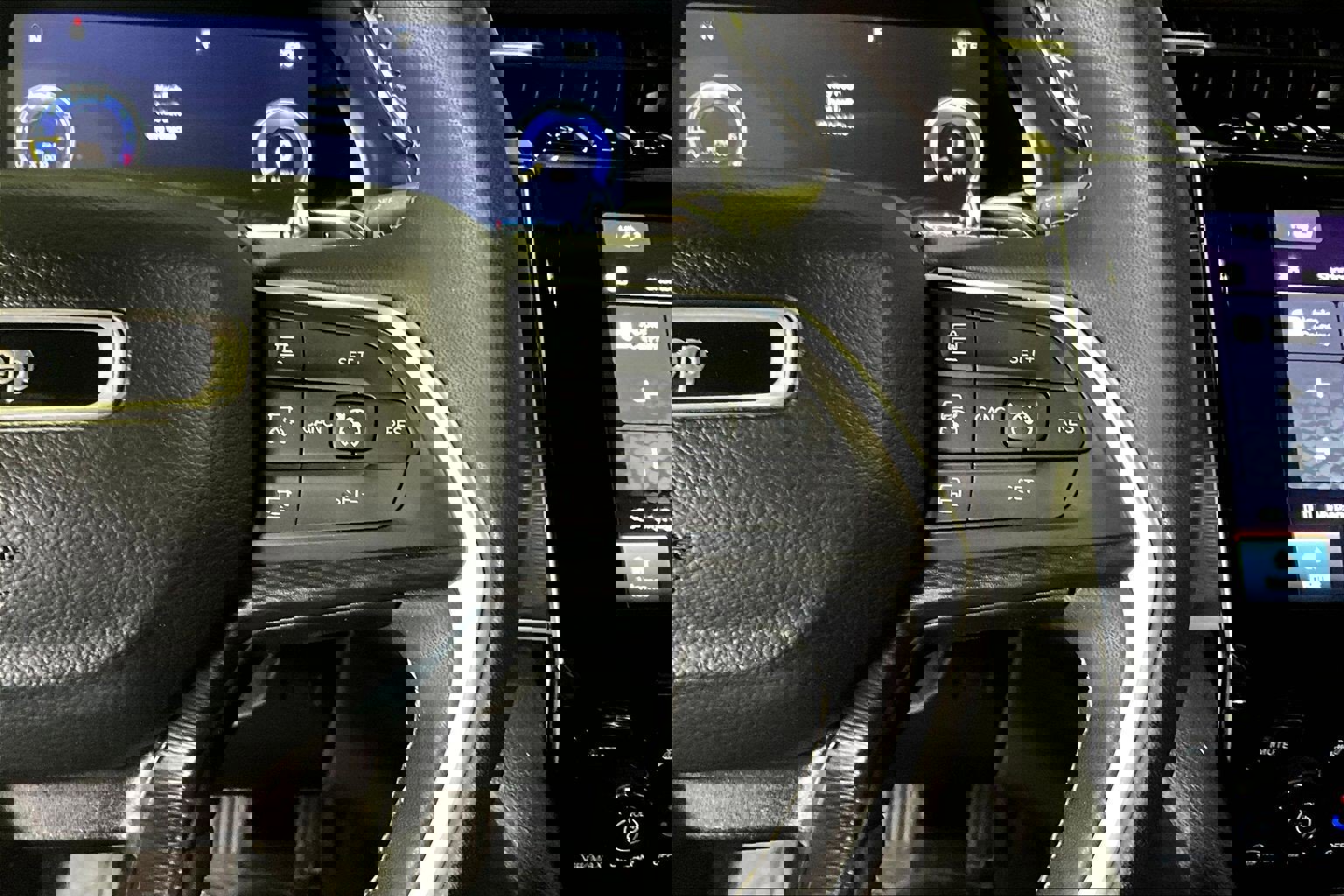 Used 2023 Jeep Grand Cherokee L Altitude image 12