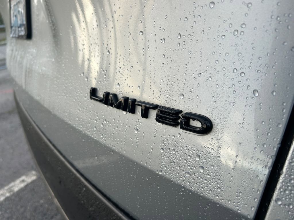 Used 2024 Toyota Grand Highlander Limited image 31