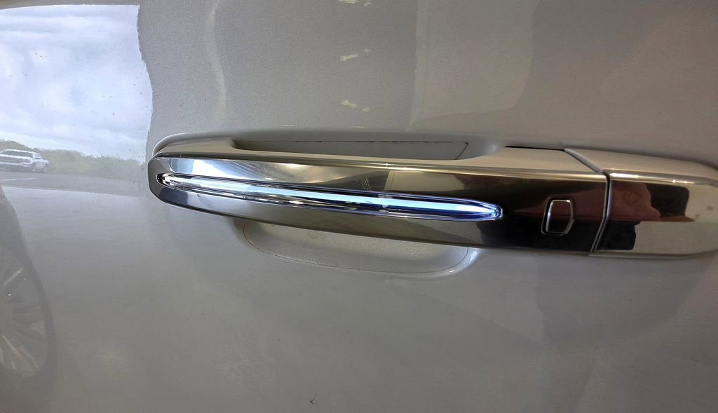 Used 2019 Cadillac Escalade Platinum AWD/4WD image 7