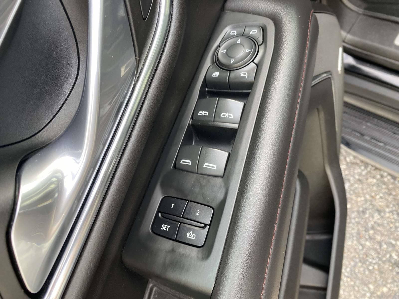 Used 2022 Chevrolet Suburban RST w/ Sport Performance Package AWD/4WD image 21
