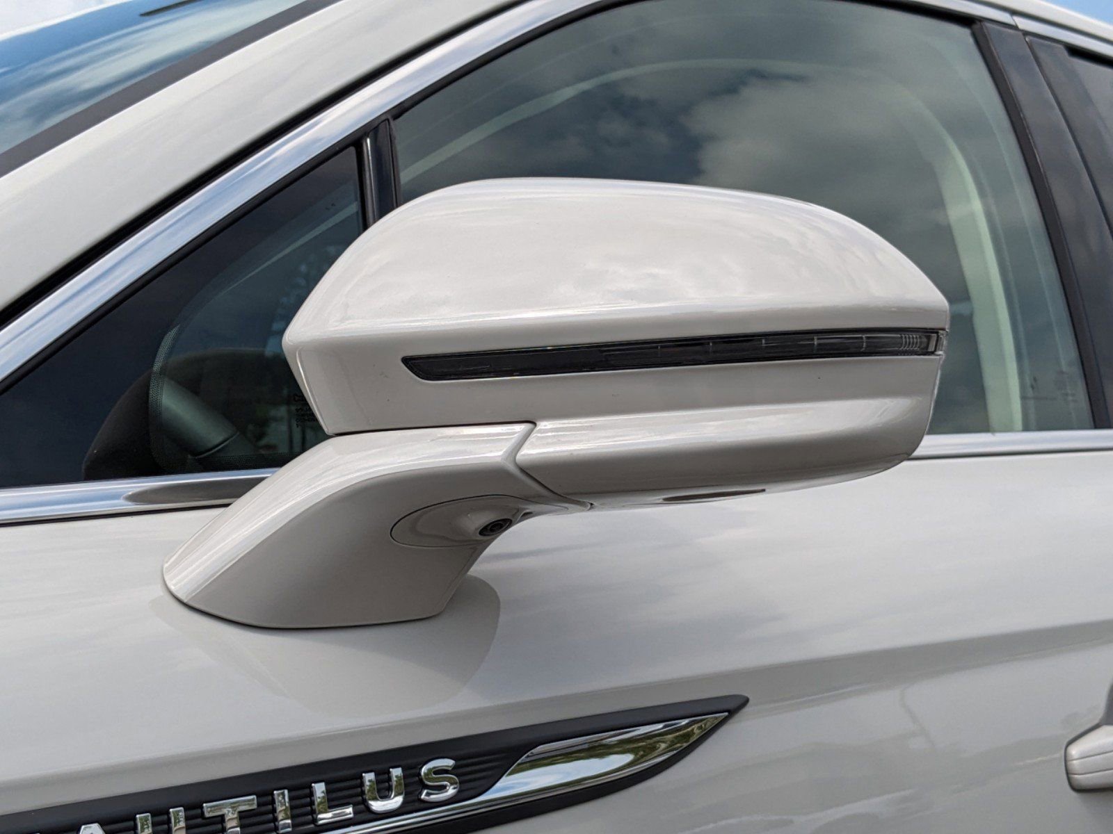 Certified 2023 Lincoln Nautilus Reserve w/ Equipment Group 201A image 15