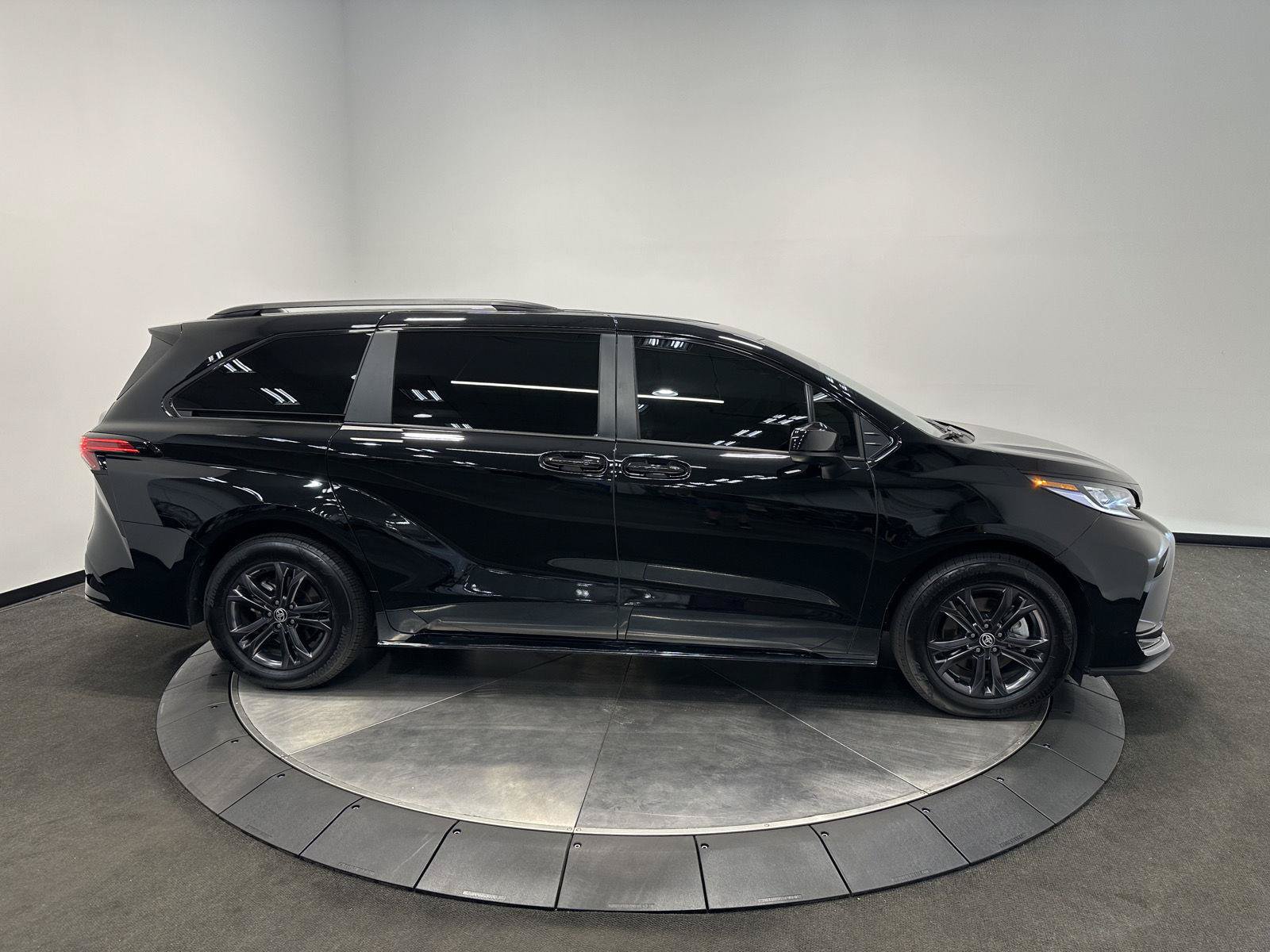 Used 2026 Toyota Sienna XSE AWD/4WD image 8