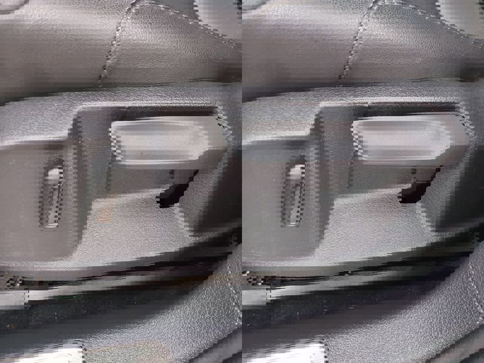 Used 2017 Volkswagen e-Golf SEL Premium image 17