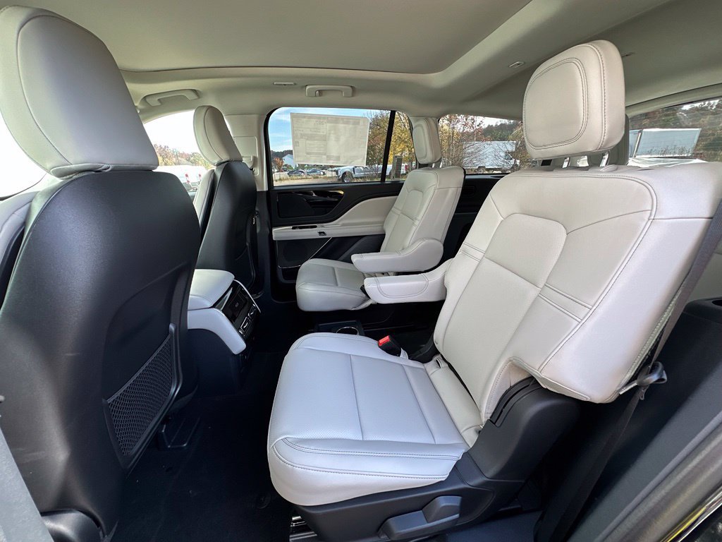 New 2027 Lincoln Aviator AWD image 19