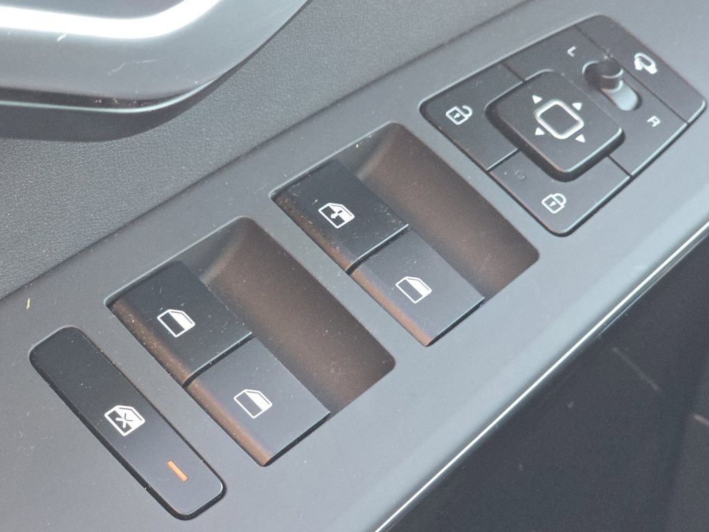 Used 2023 Kia Niro EX Touring image 25