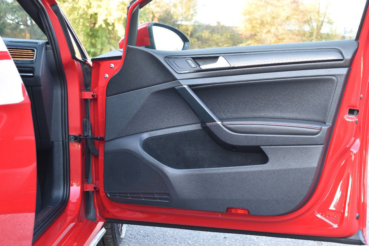 Used 2017 Volkswagen GTI S image 9