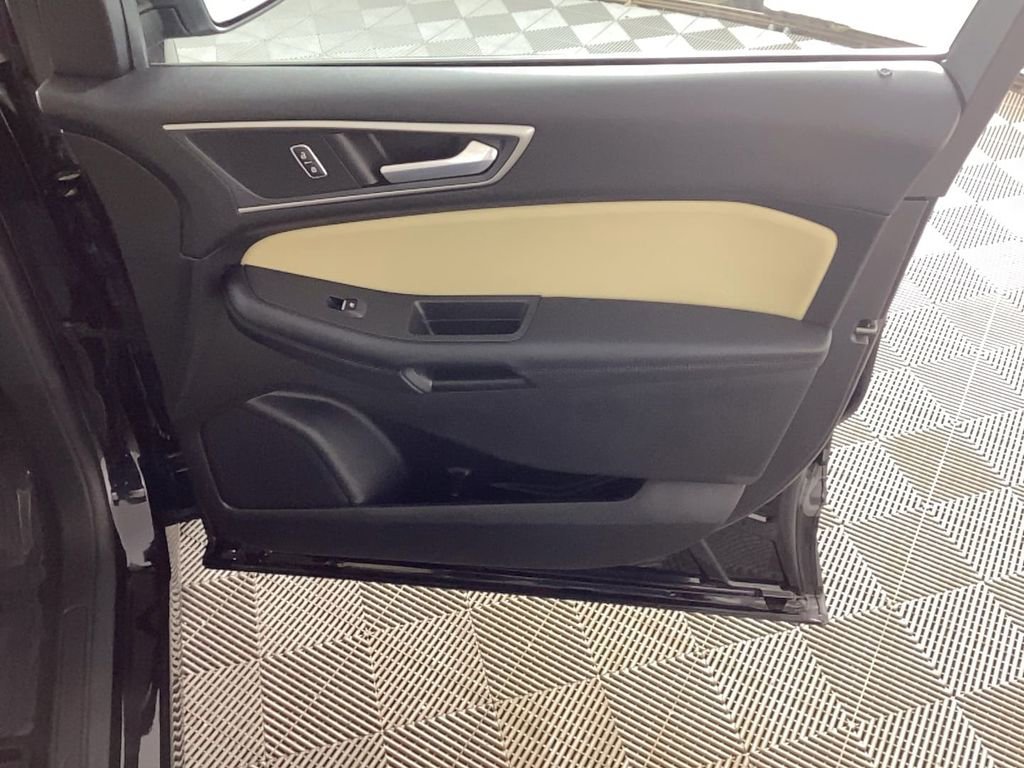 Used 2024 Ford Edge SEL w/ Convenience Package image 9