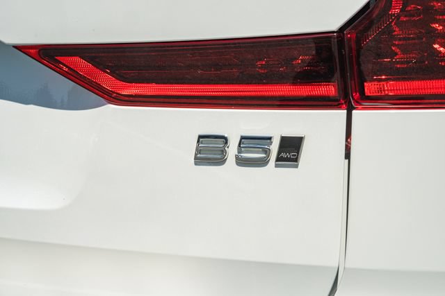 Certified 2026 Volvo XC60 B5 Plus AWD/4WD image 8