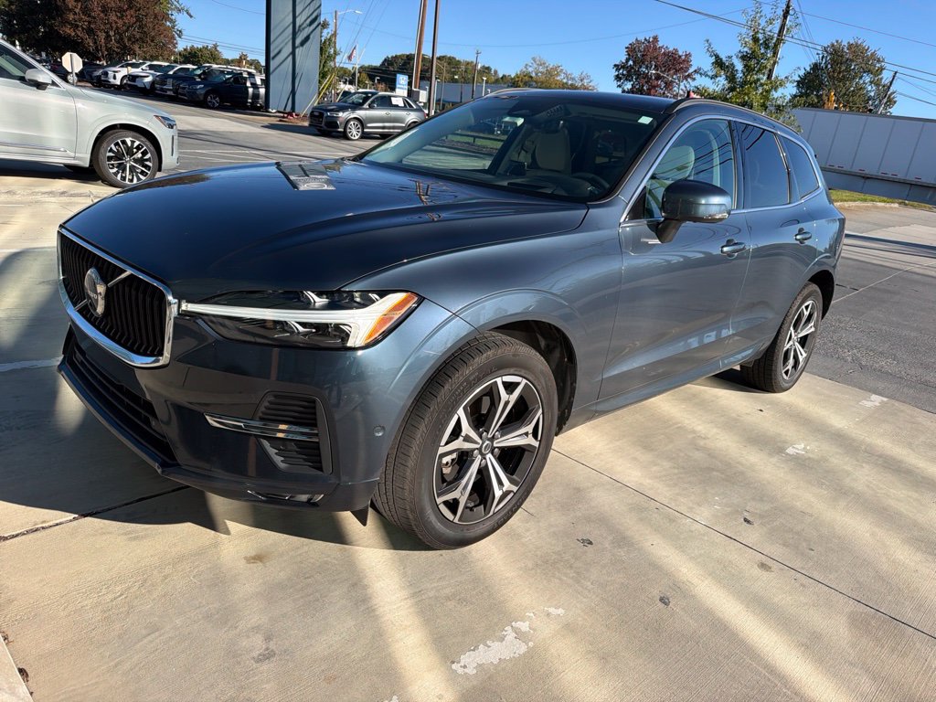 Used 2022 Volvo XC60 B5 Momentum w/ Advanced Package AWD/4WD image 3