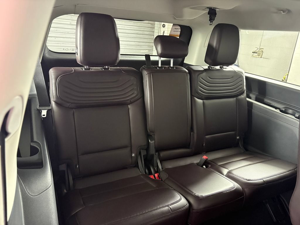Certified 2026 Ford Expedition Max Platinum w/ Platinum Ultimate Package AWD/4WD image 37