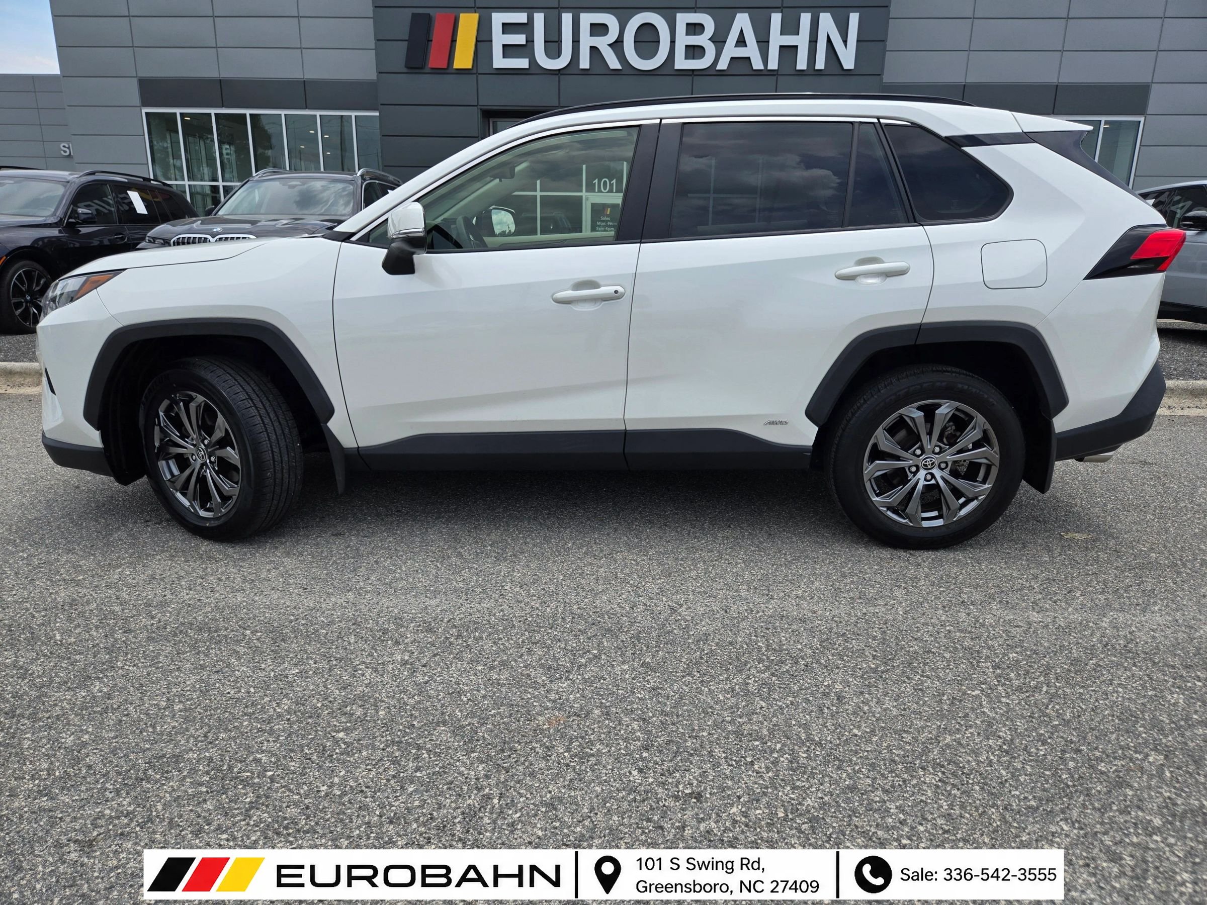 Used 2022 Toyota RAV4 XLE Premium AWD/4WD image 2