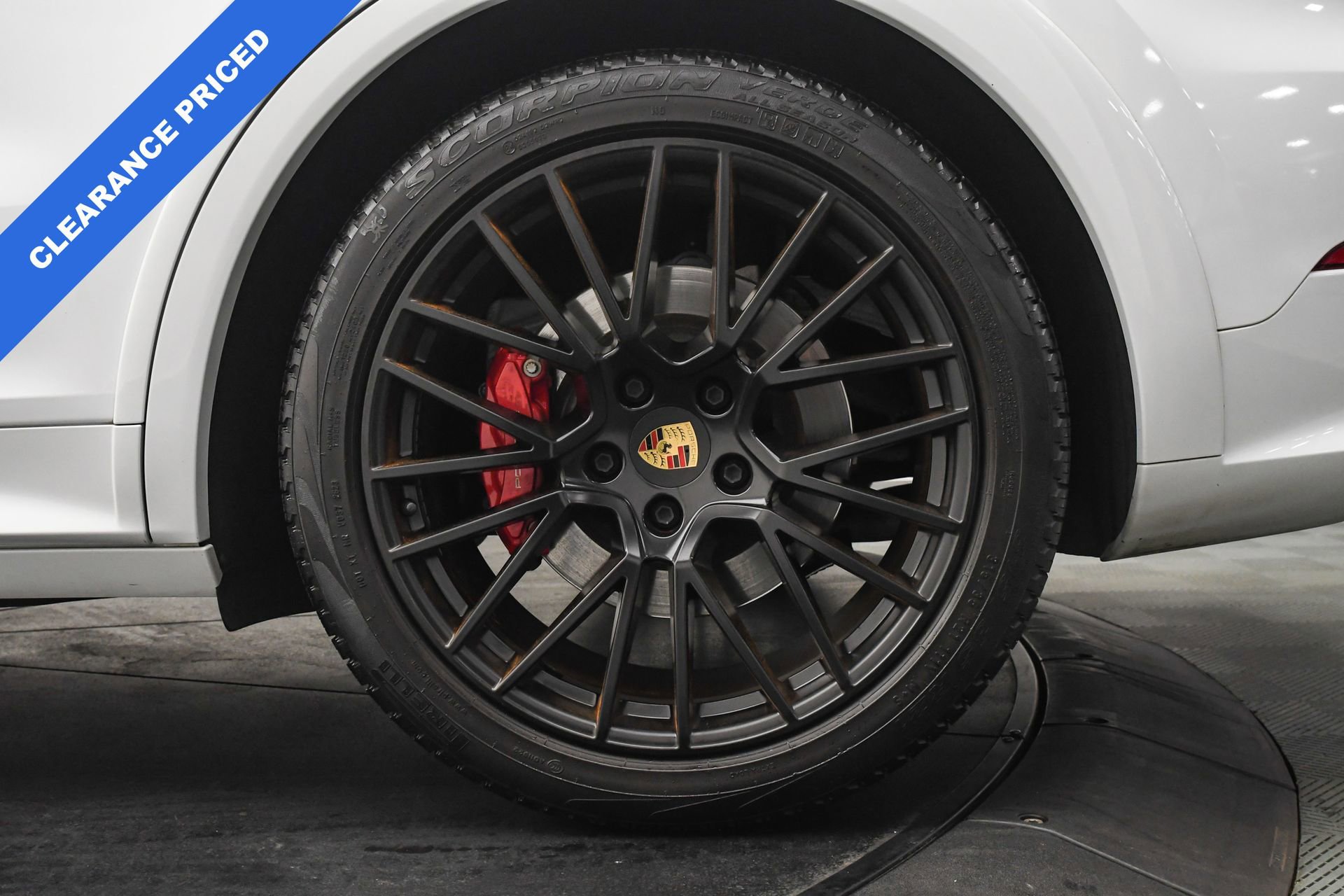 Used 2023 Porsche Cayenne GTS image 32