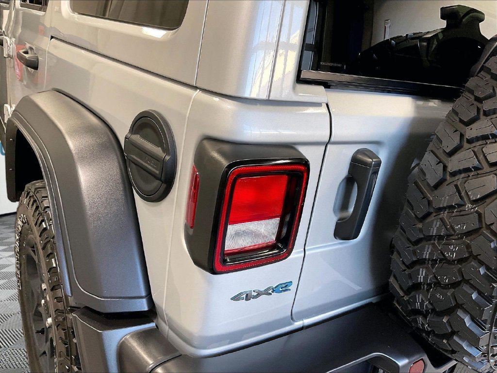 Used 2023 Jeep Wrangler Unlimited w/ Cold Weather Group AWD/4WD image 33