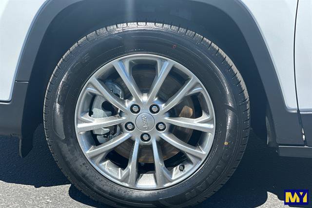 Used 2021 Jeep Cherokee Latitude Lux FWD image 36