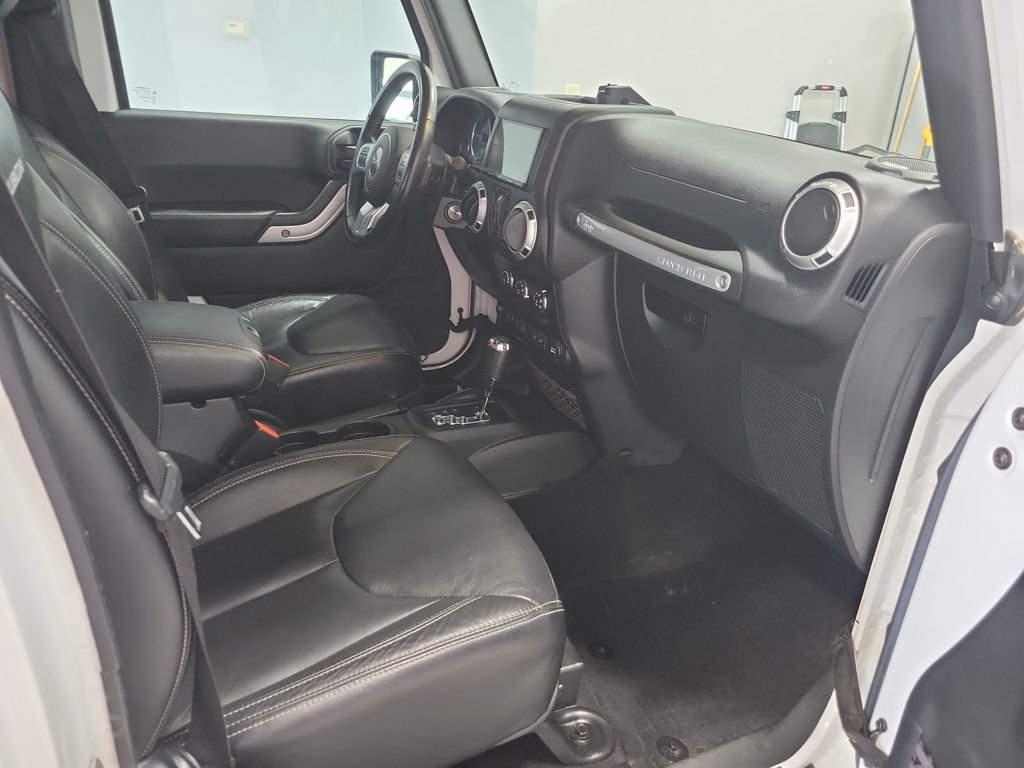 Used 2016 Jeep Wrangler Unlimited Rubicon AWD/4WD image 5