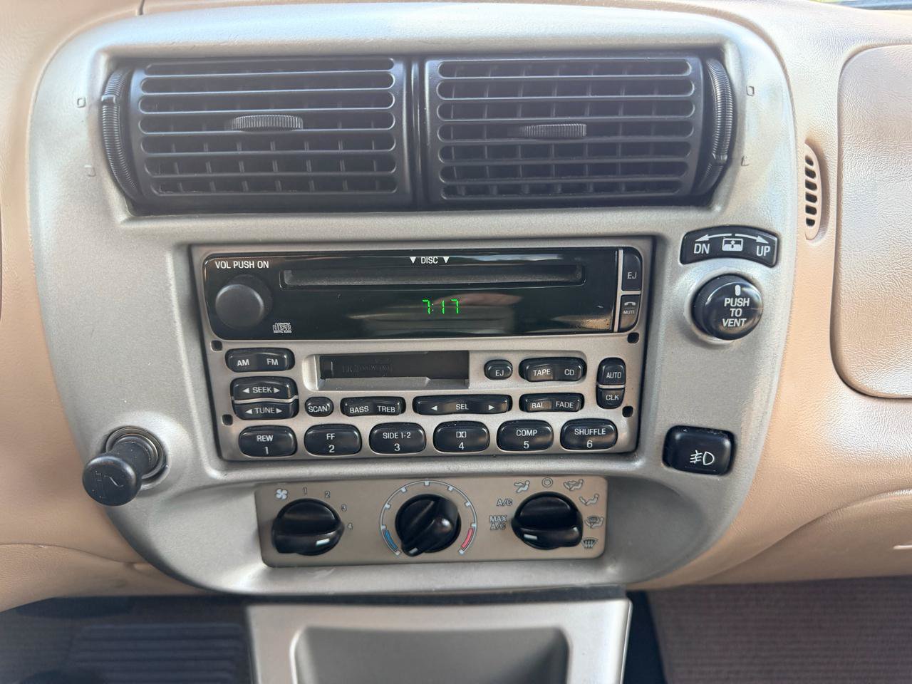 Used 2002 Ford Explorer Sport Trac 2WD image 19
