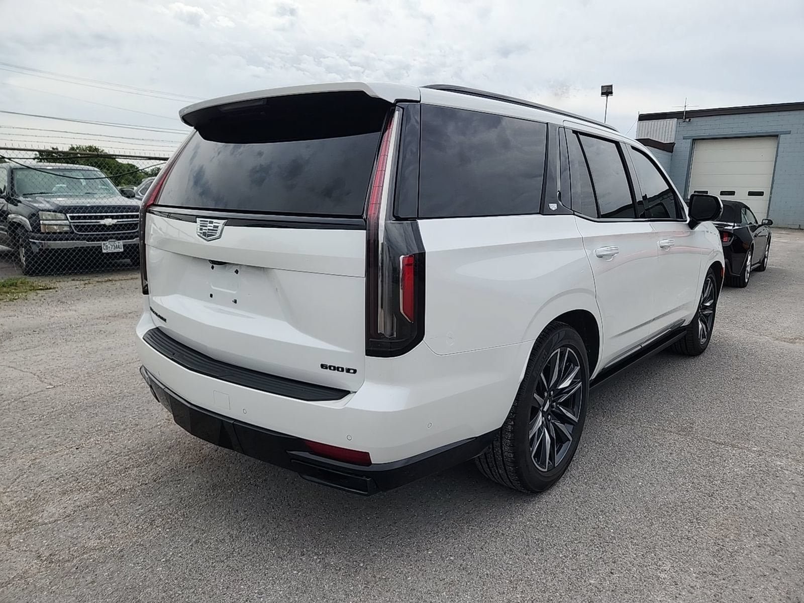 Used 2022 Cadillac Escalade Sport Platinum w/ LPO, ONYX Package AWD/4WD image 3