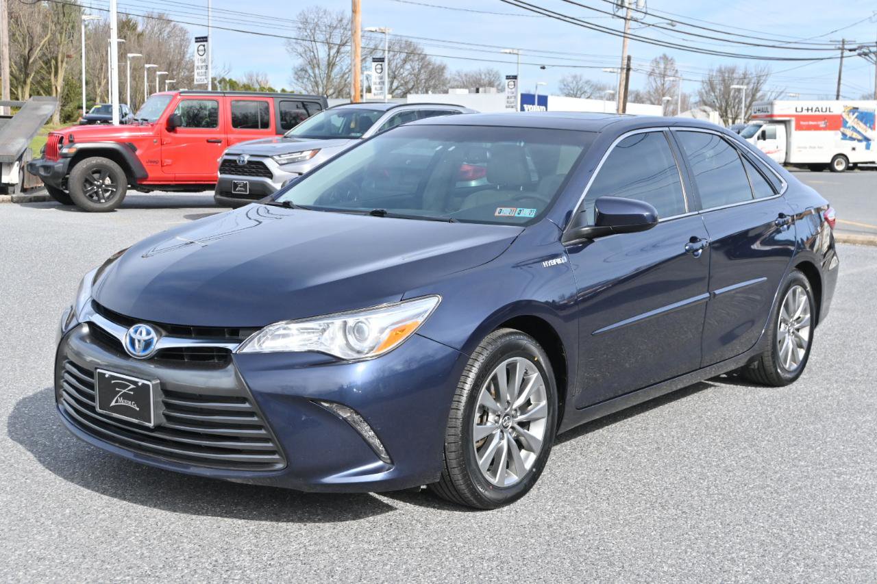 Used 2017 Toyota Camry XLE w/ Moonroof Package image 6