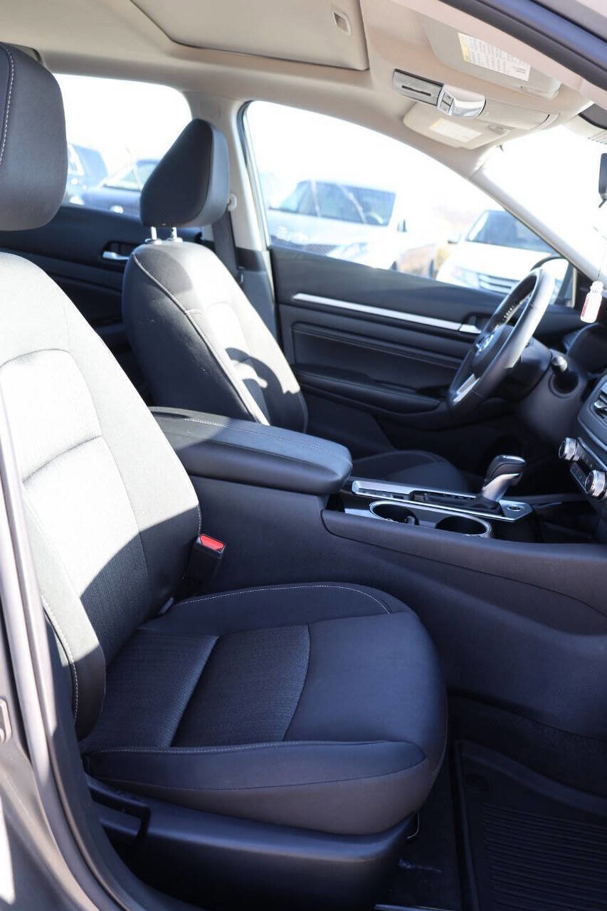 Used 2022 Nissan Altima 2.5 SV w/ SV Premium Package AWD/4WD image 15