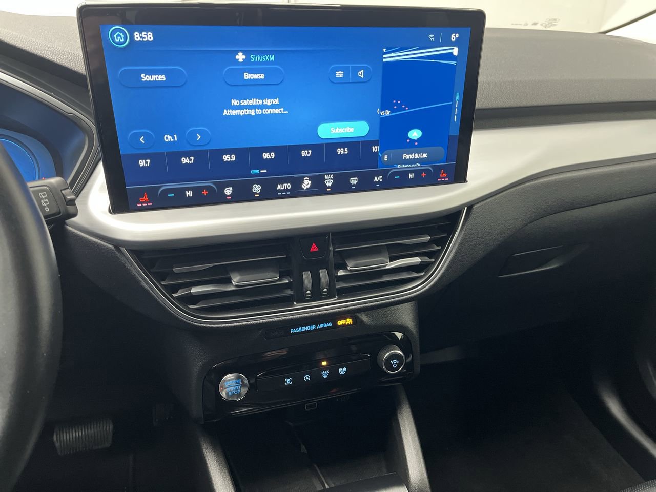 Used 2025 Ford Escape Platinum AWD/4WD image 17