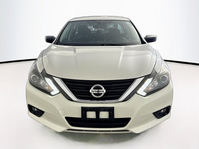 Used 2016 Nissan Altima 2.5 SR w/ LED Appearance Package FWD image 2