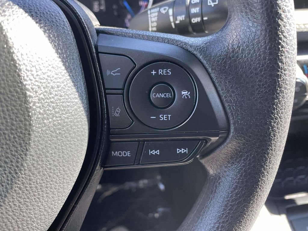 Used 2025 Toyota RAV4 XLE image 31