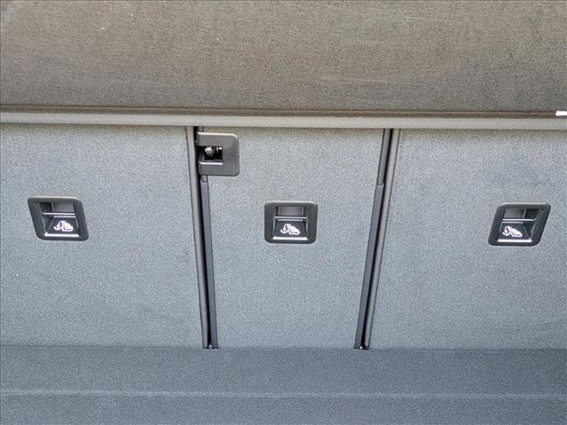 Certified 2025 Porsche Macan Turbo image 24