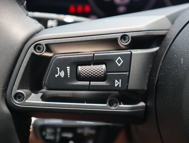 Used 2025 Porsche Taycan image 24