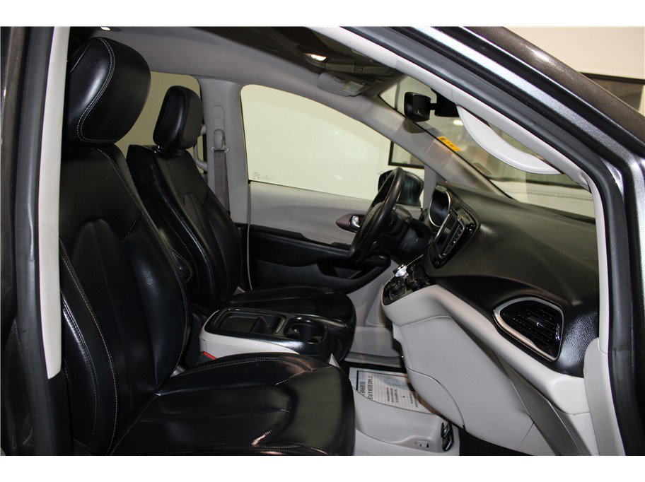 Used 2021 Chrysler Voyager Lxi image 23