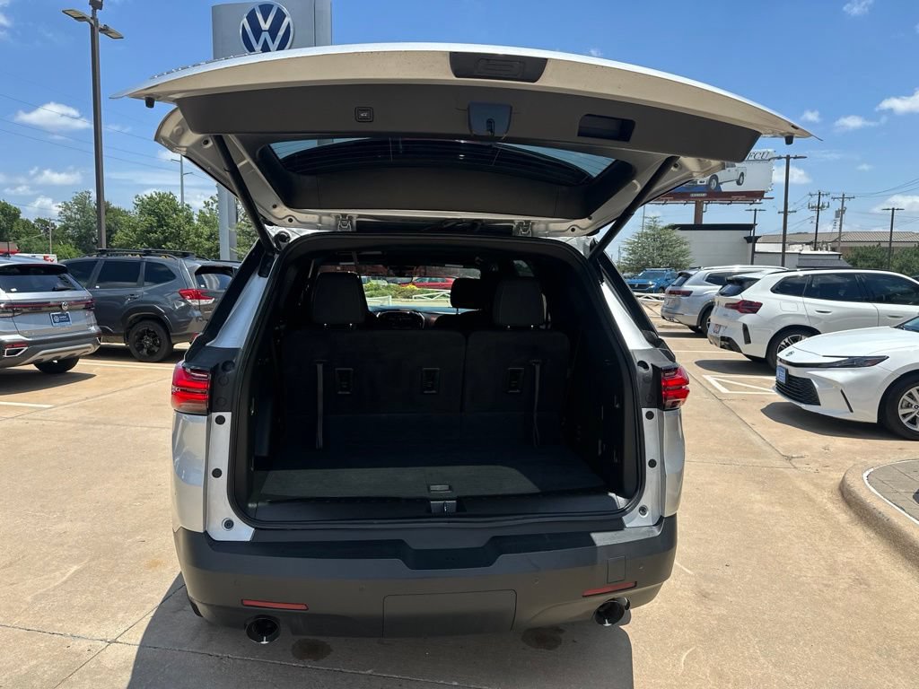 Used 2022 Chevrolet Traverse LT FWD image 19