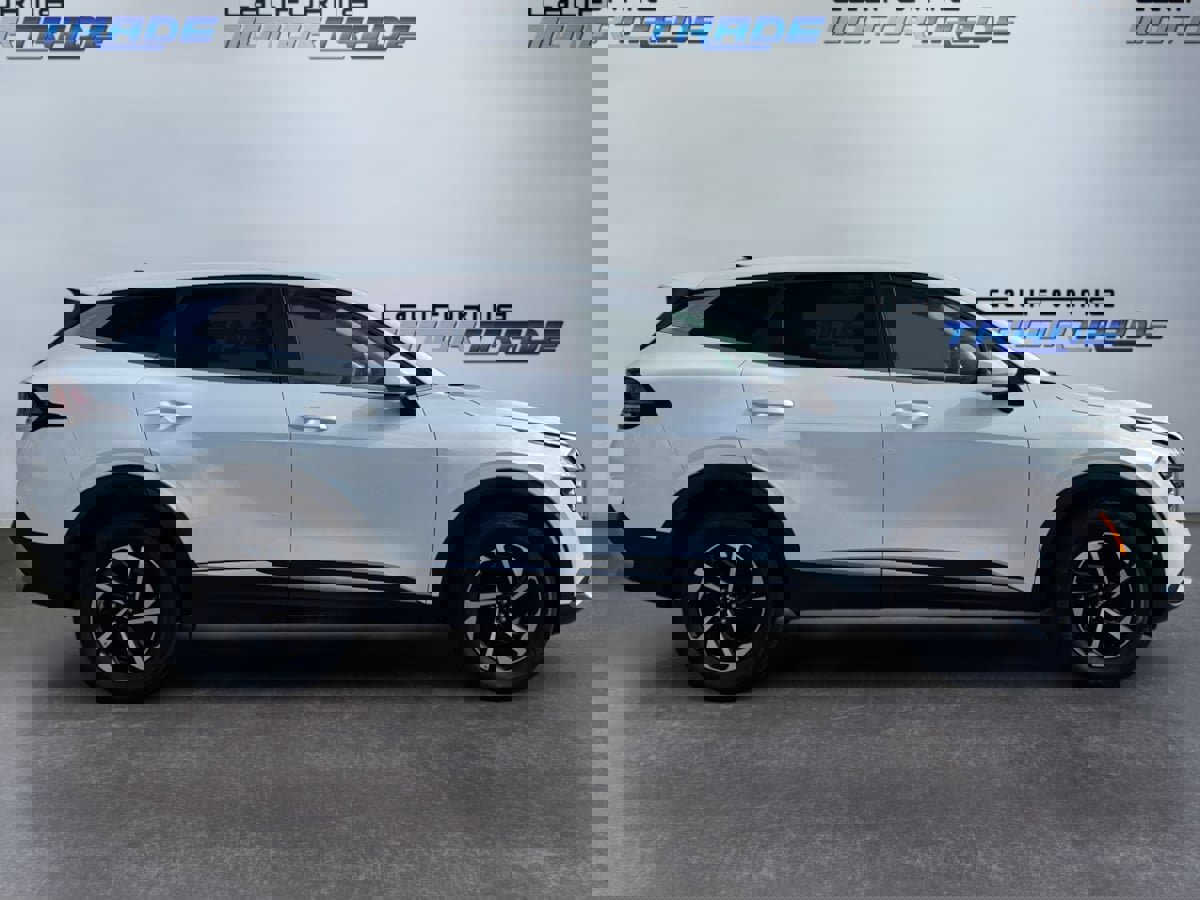 Used 2024 Kia Sportage LX image 4