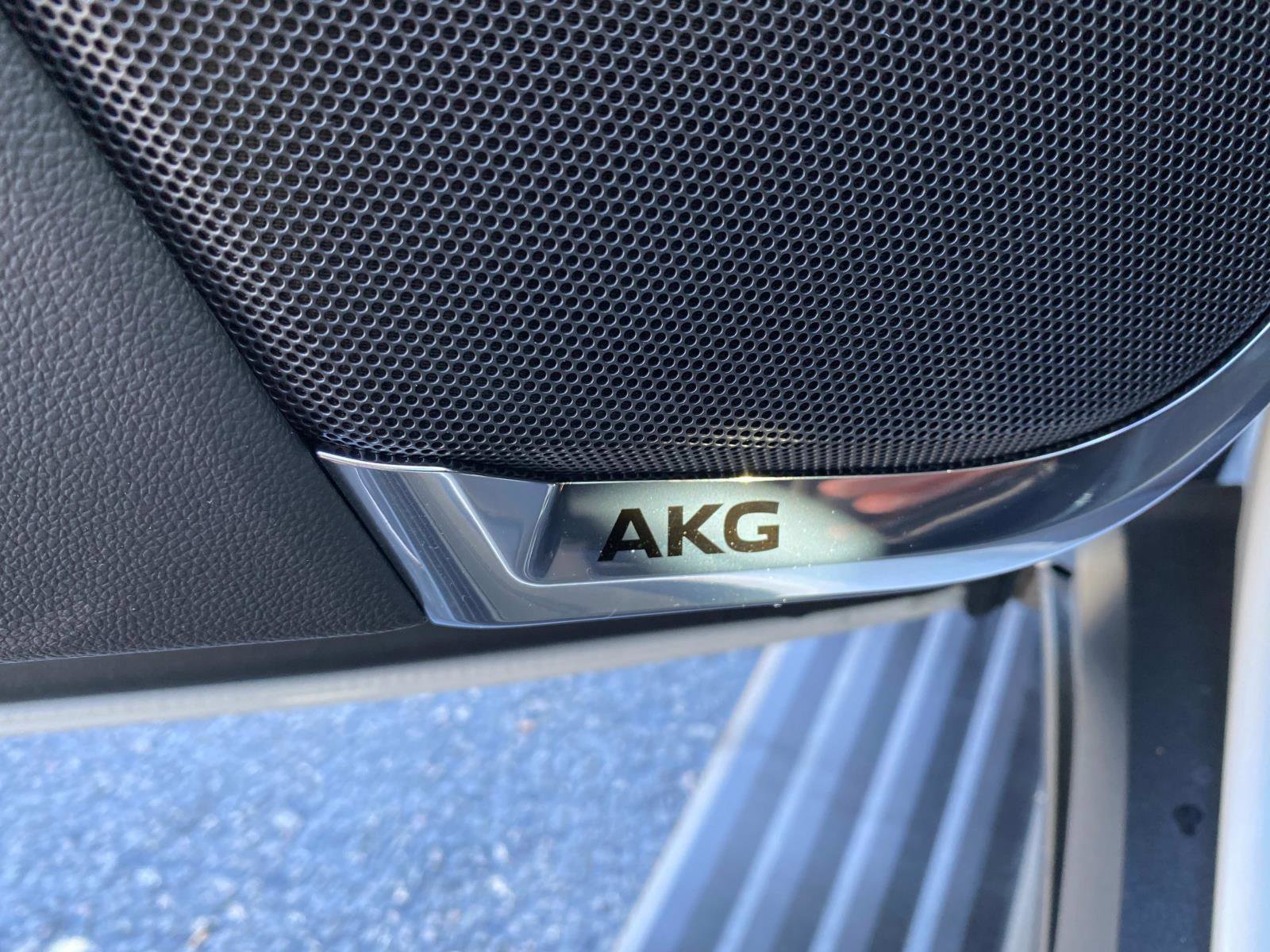 Used 2025 Cadillac Escalade ESV Premium Luxury Platinum image 28