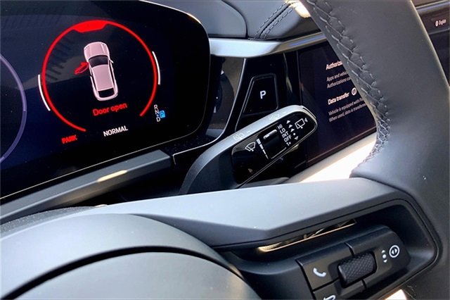 Used 2025 Porsche Macan Electric image 37