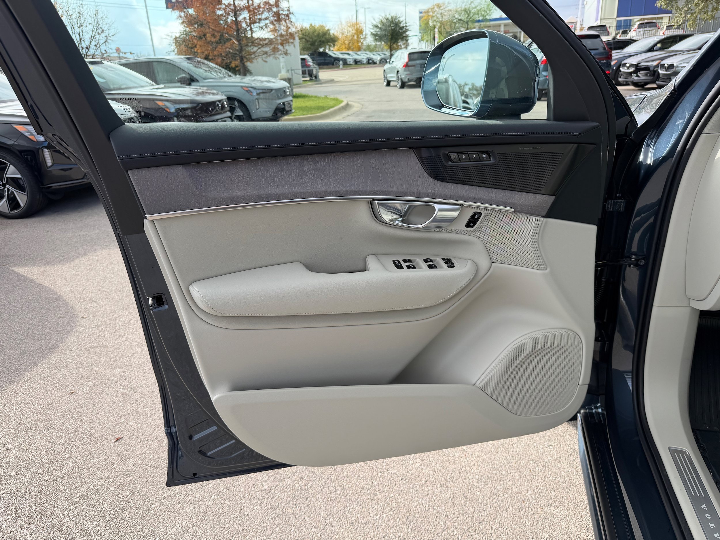 New 2026 Volvo XC90 B6 Ultra w/ Protection Package AWD/4WD image 17