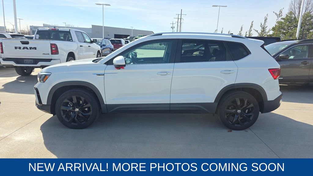 Used 2022 Volkswagen Taos SE image 2