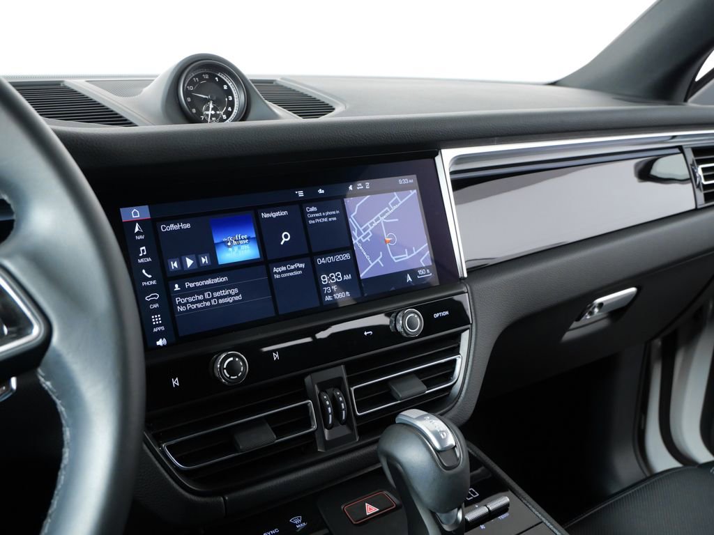 Certified 2024 Porsche Macan image 12