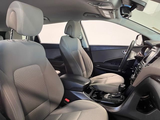 Used 2017 Hyundai Santa Fe SE image 9