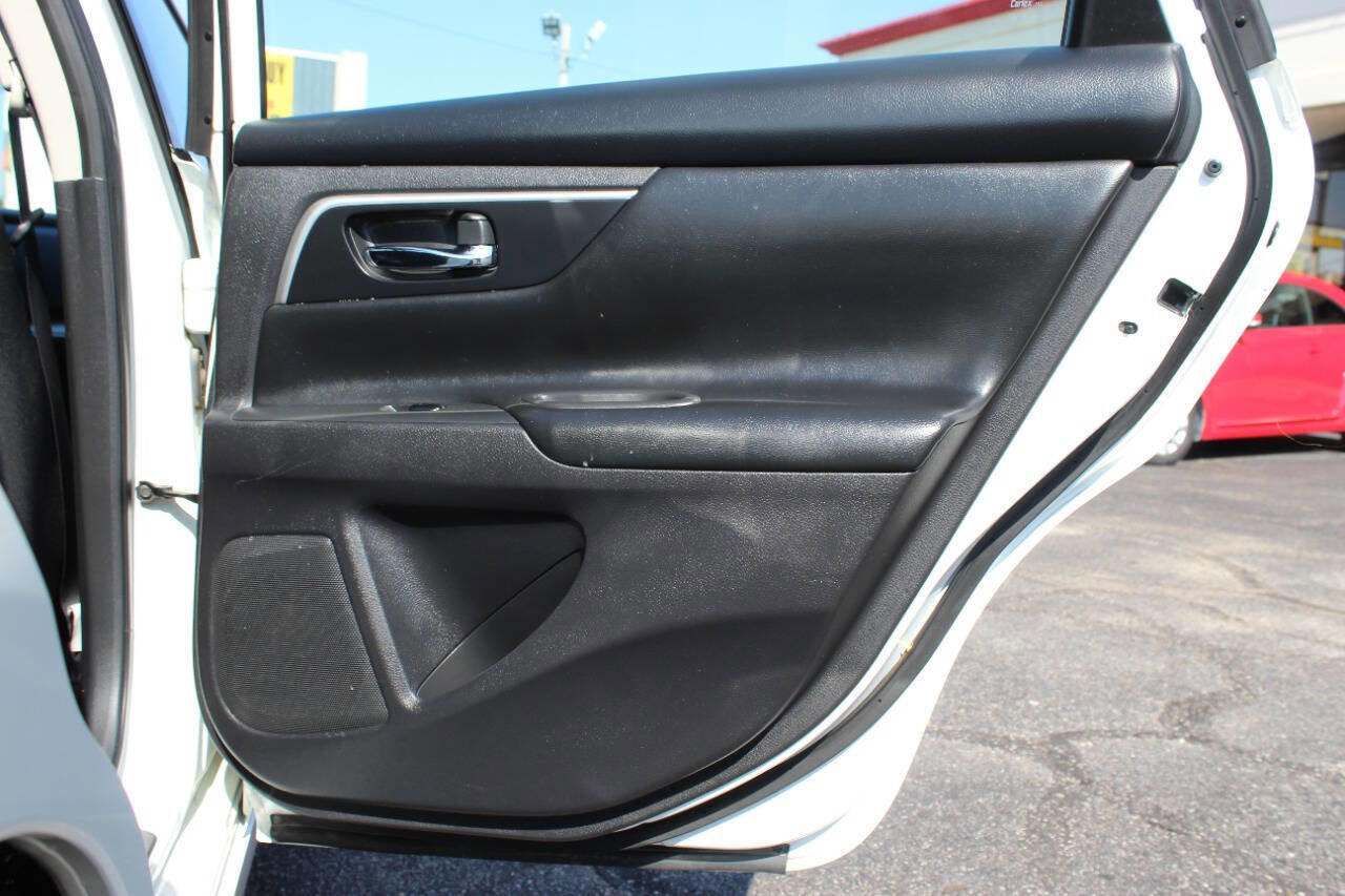 Used 2017 Nissan Altima 2.5 SR w/ Midnight Edition Package image 12