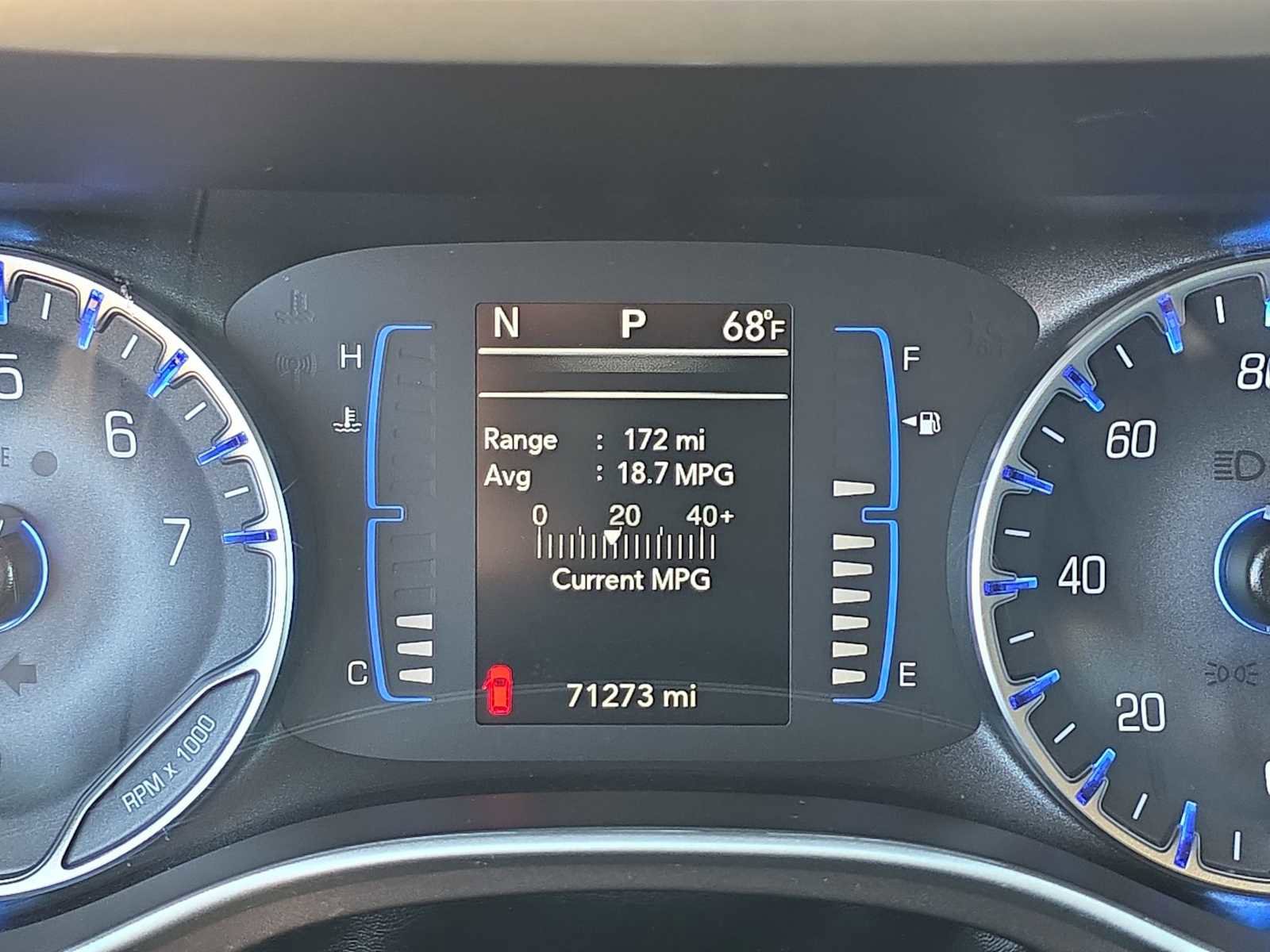 Used 2022 Chrysler Voyager LX image 22