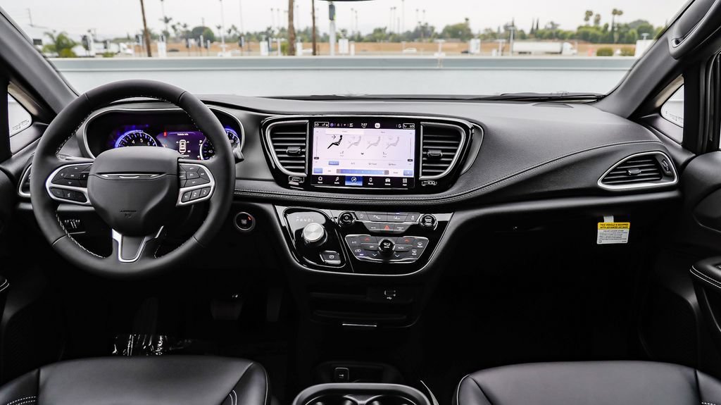 New 2027 Chrysler Pacifica Select FWD image 15